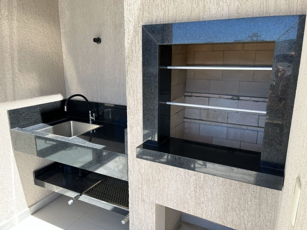 Área gourmet - Churrasqueira e pia