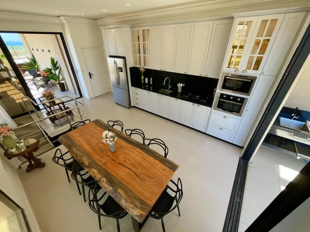 Cozinha integrada com área de lazer e área gourmet